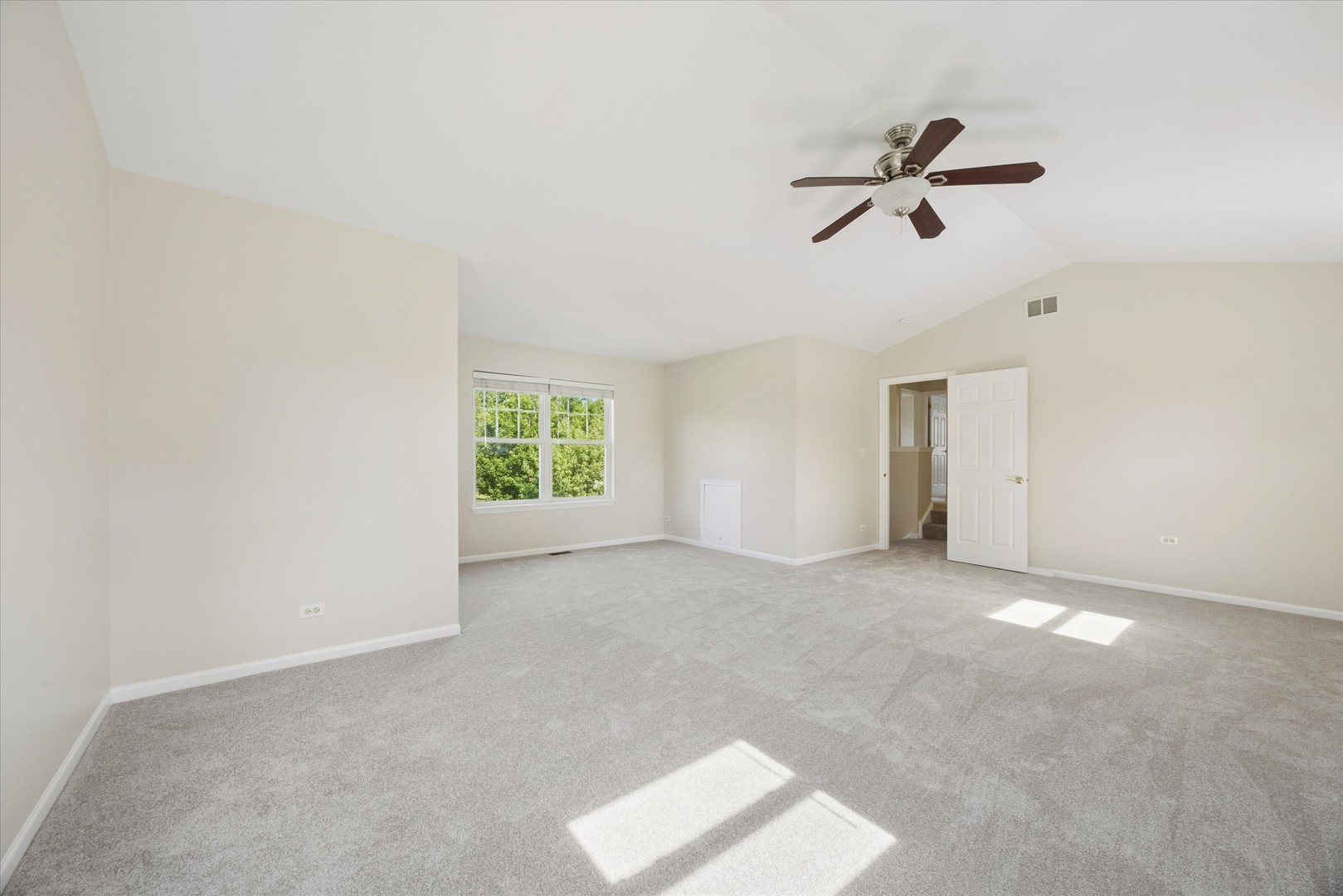 634 SENNETT Street