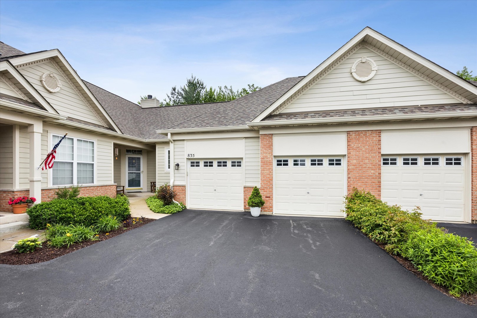 835 Cambridge Drive