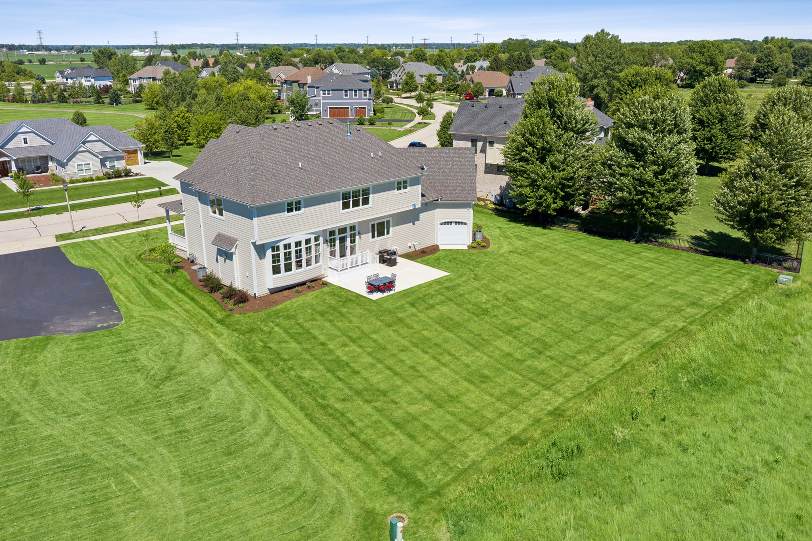 995 Redbud Lane