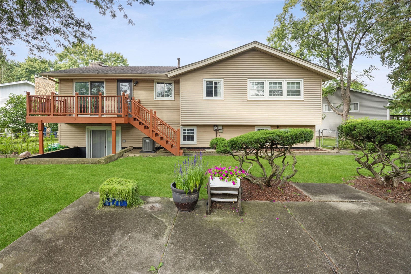 606 Bahama Court