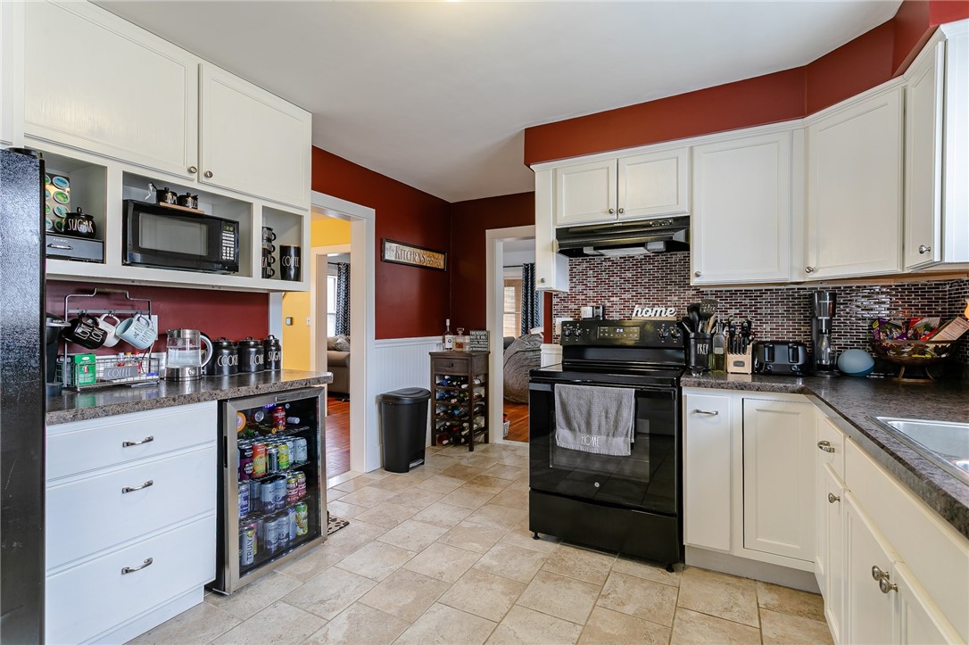 875 Whitney Road West