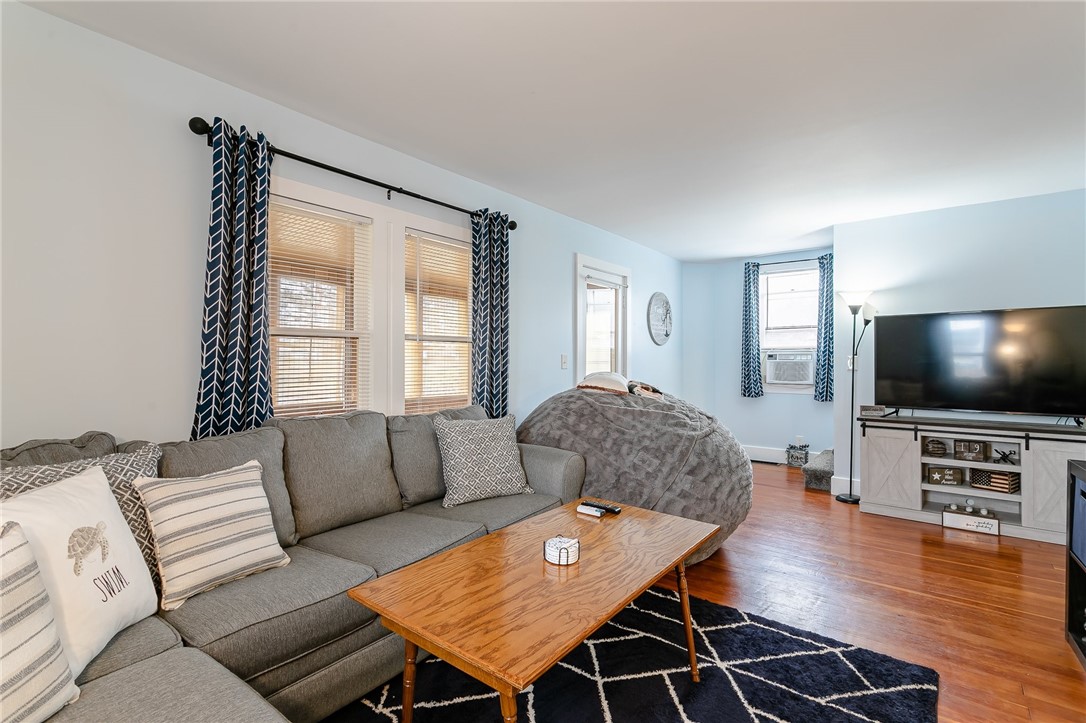 875 Whitney Road West