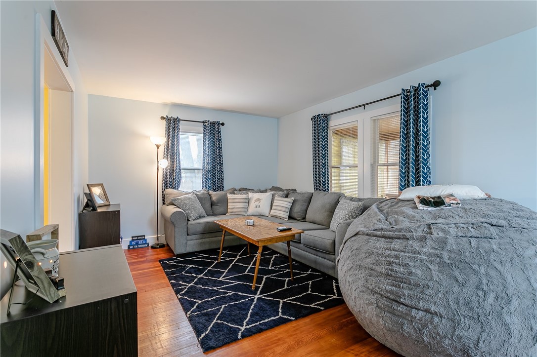 875 Whitney Road West