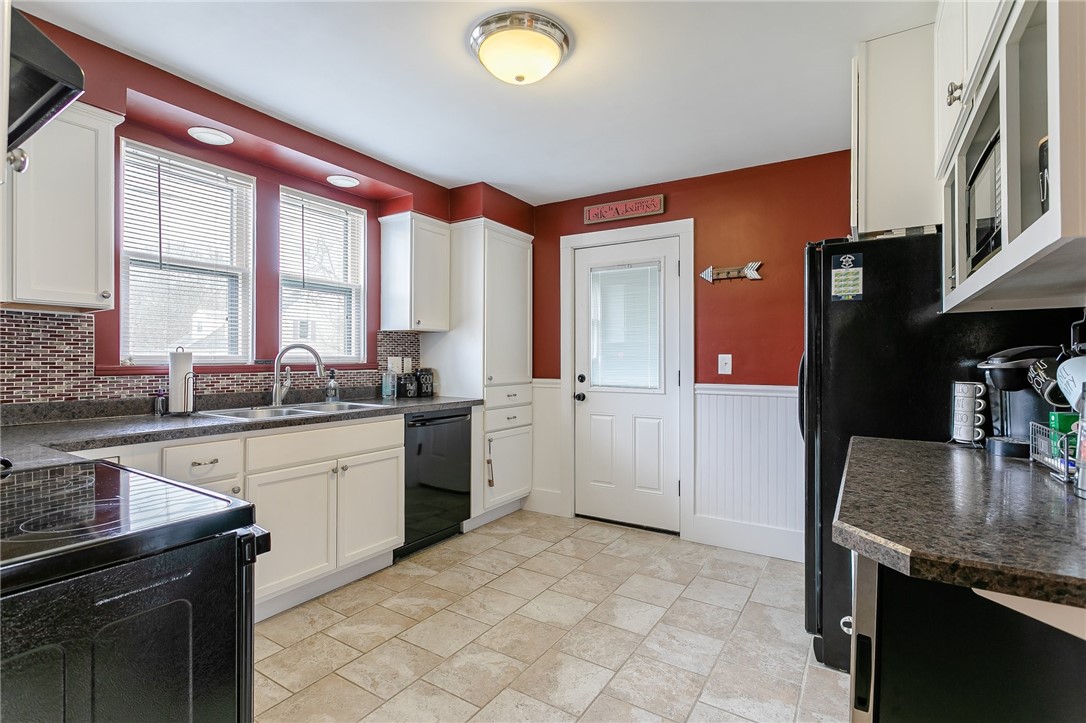 875 Whitney Road West