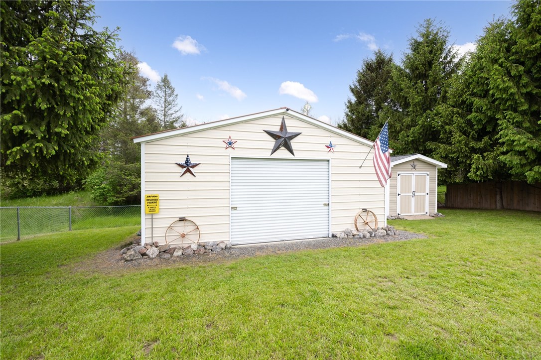 636 Bayberry Ln