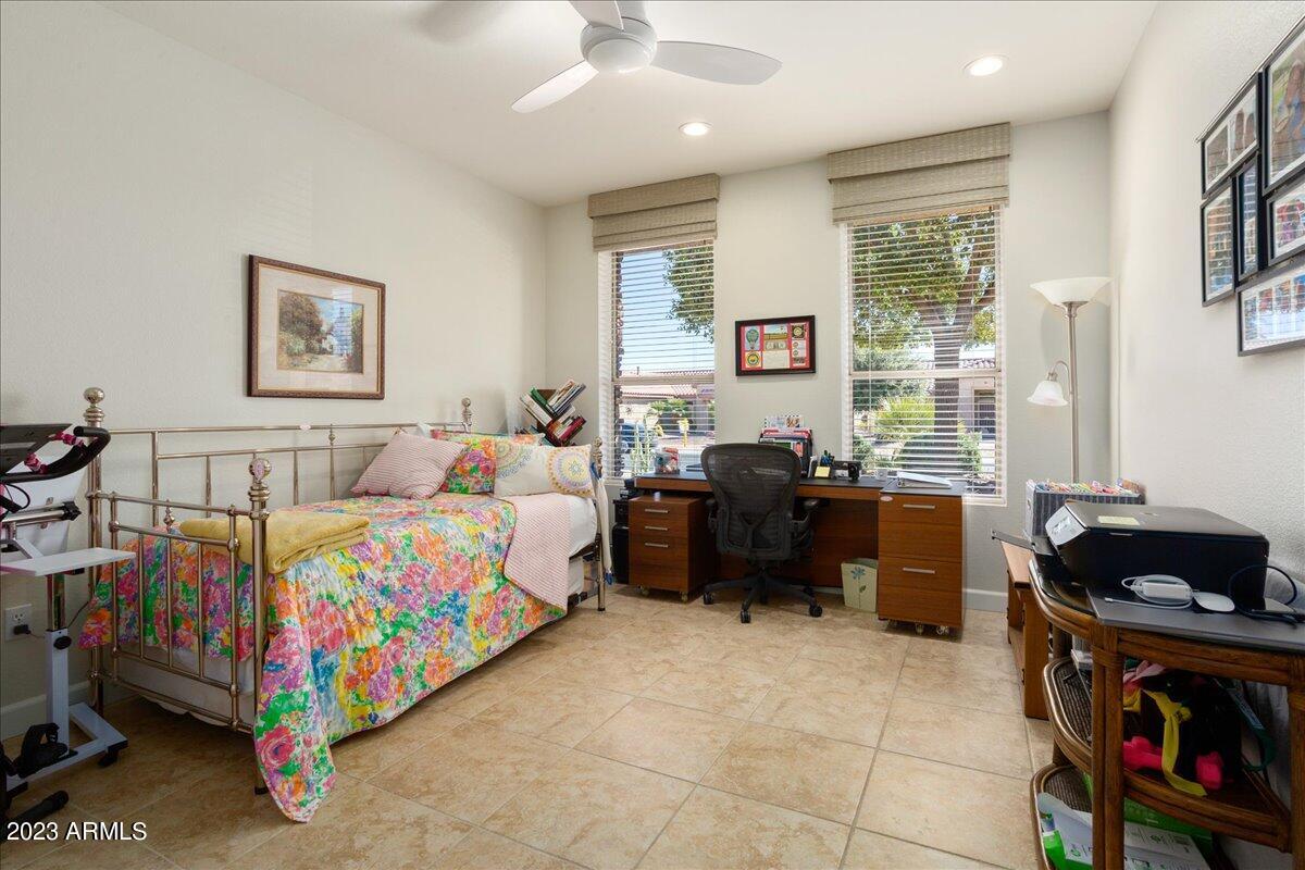 15842 W GRAND POINT Lane