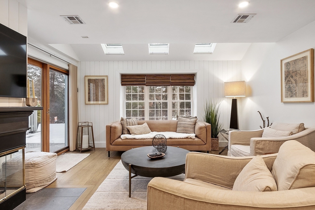 610 Ridgefield Cir # B