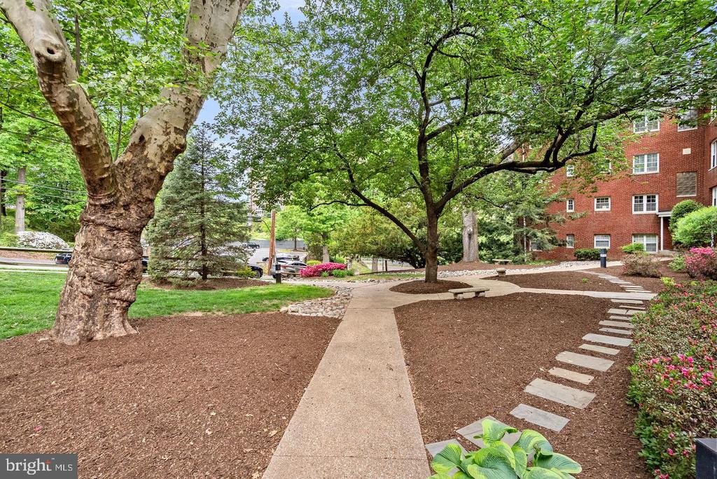 1423 N NASH STREET Unit: 3