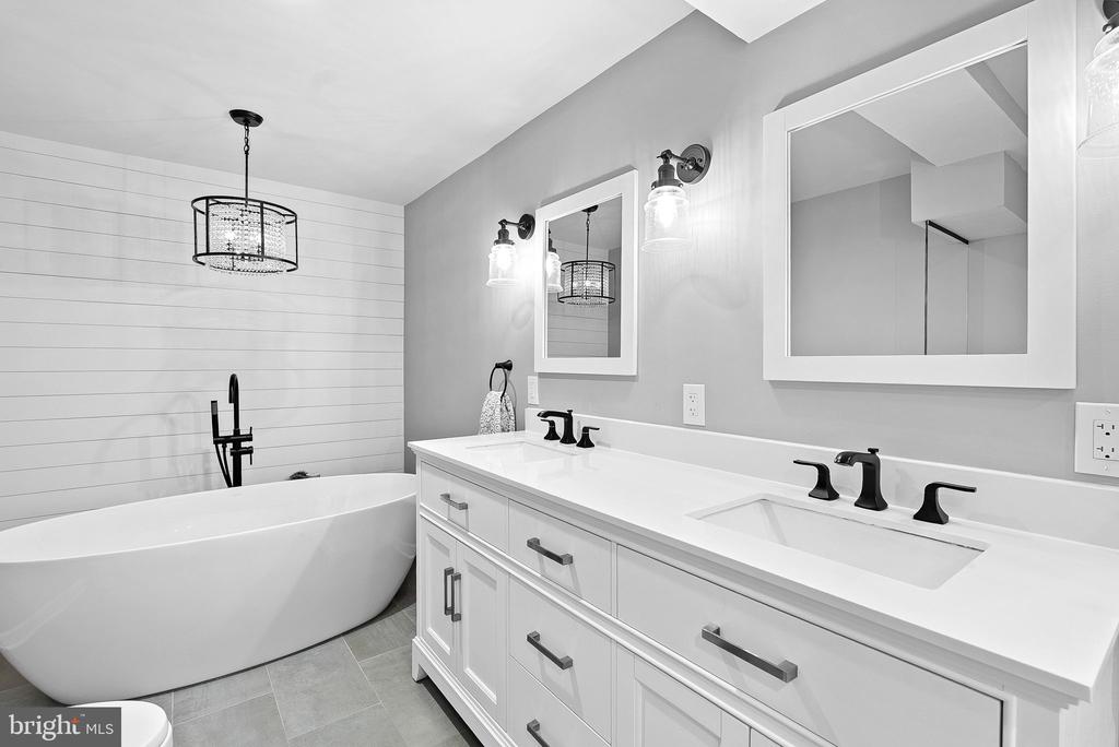 3212 Patrick Henry Dr