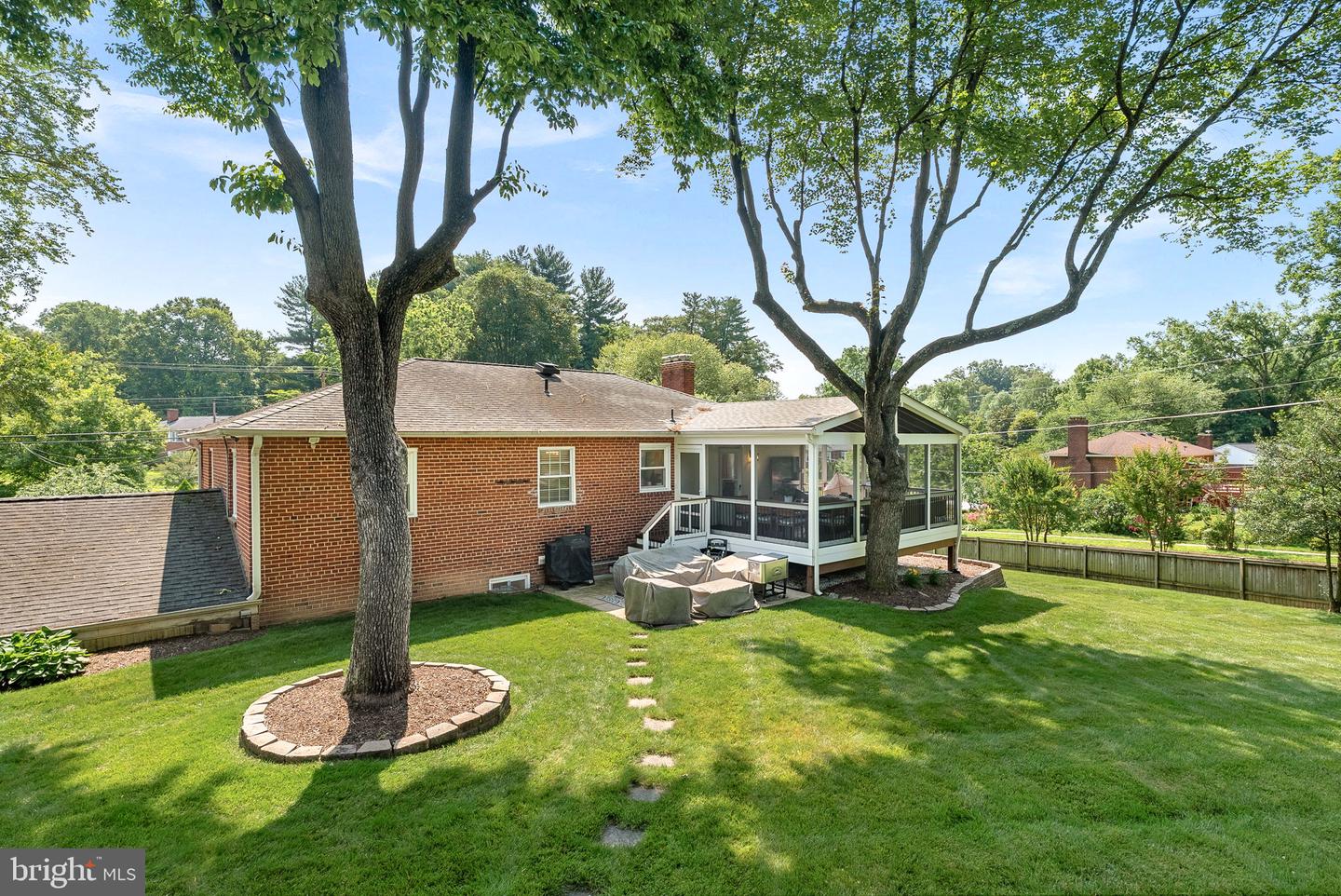 3212 Patrick Henry Dr