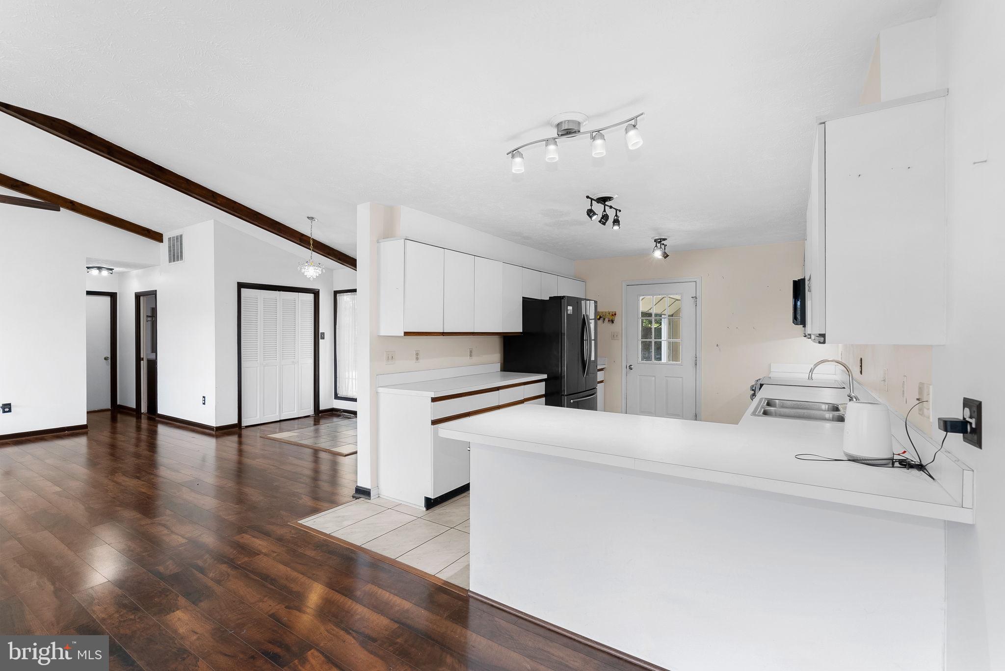 89 Bowling Green Rd