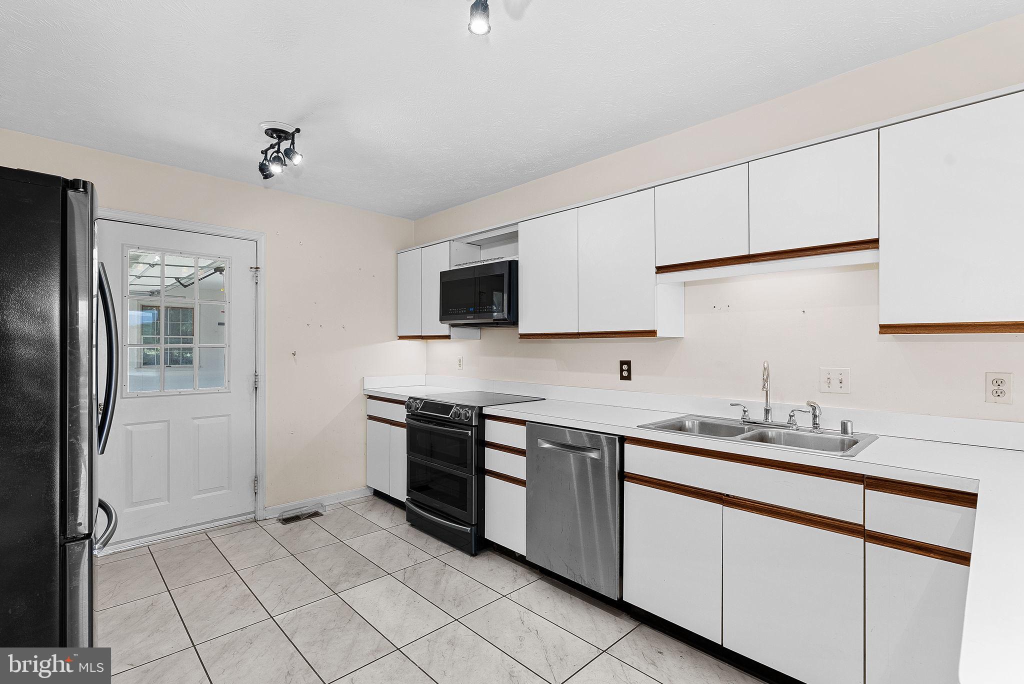 89 Bowling Green Rd