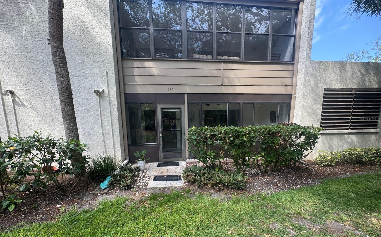 647 WOODLAWN DR #647