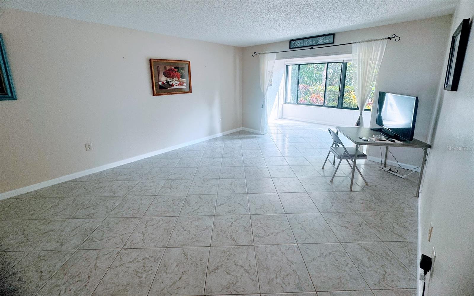 647 WOODLAWN DR #647