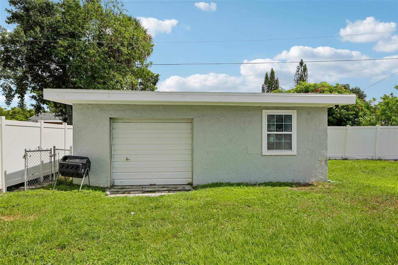 2214 23RD AVE W