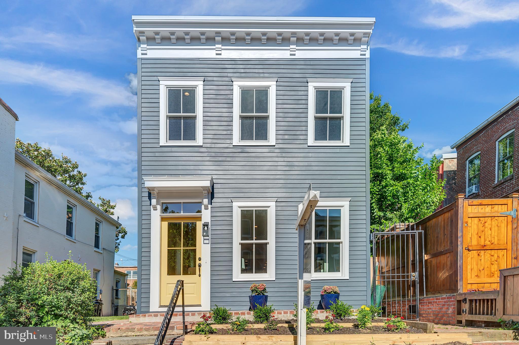 420 4TH STREET SE