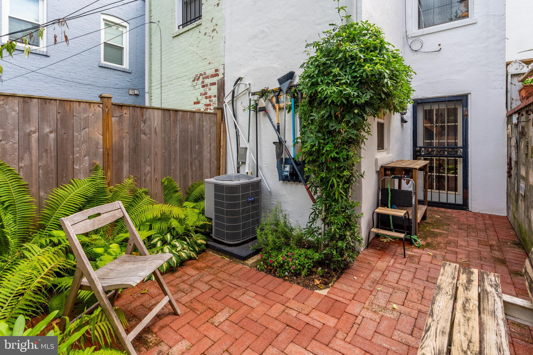 702 9TH STREET SE
