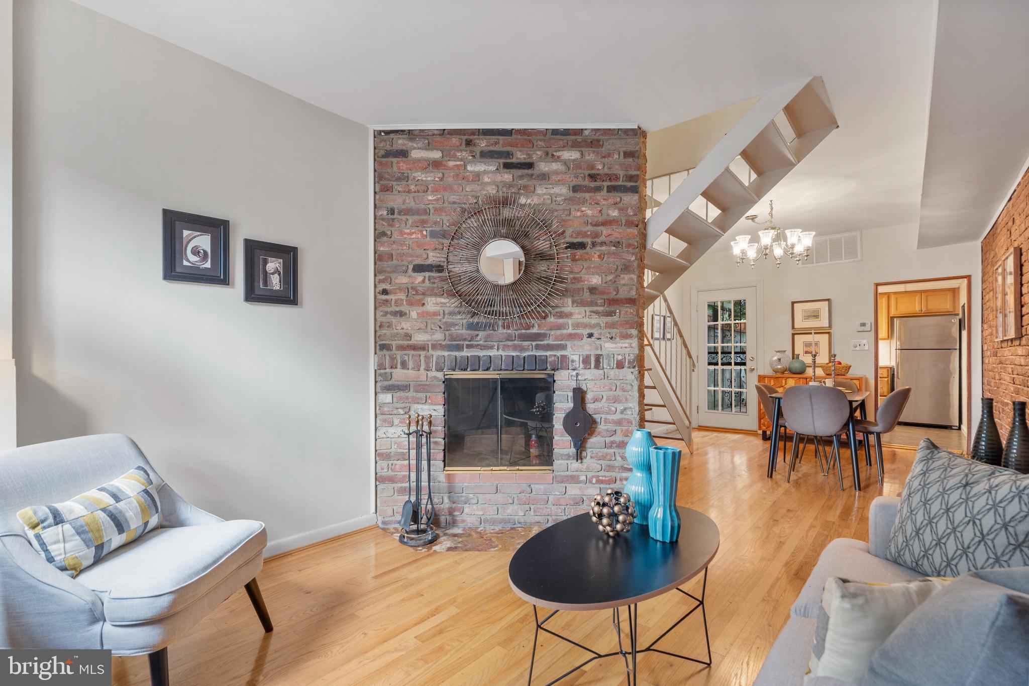 702 9TH STREET SE