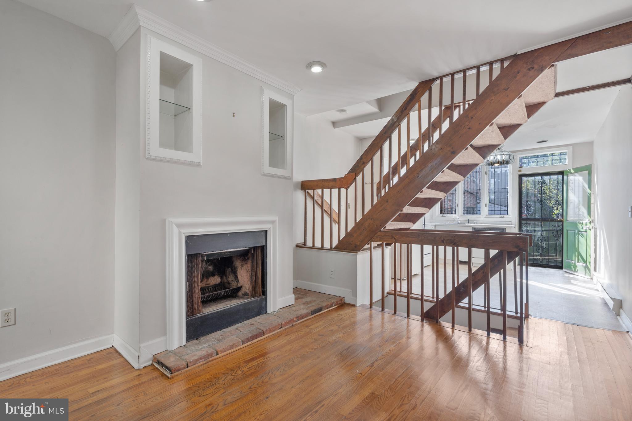 642 9TH STREET NE