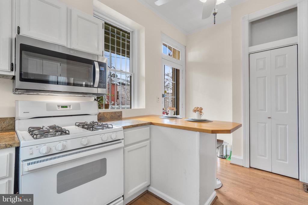153 E STREET SE