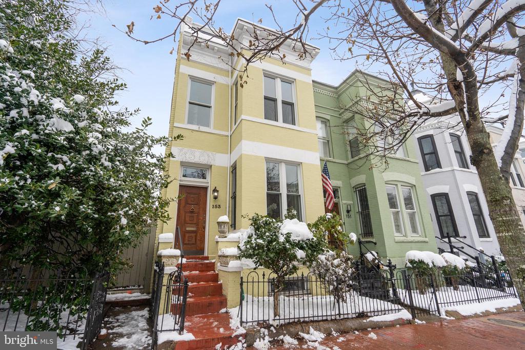 153 E STREET SE