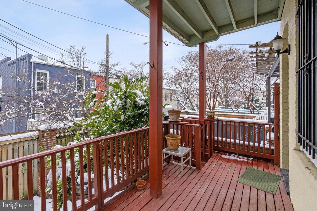 153 E STREET SE