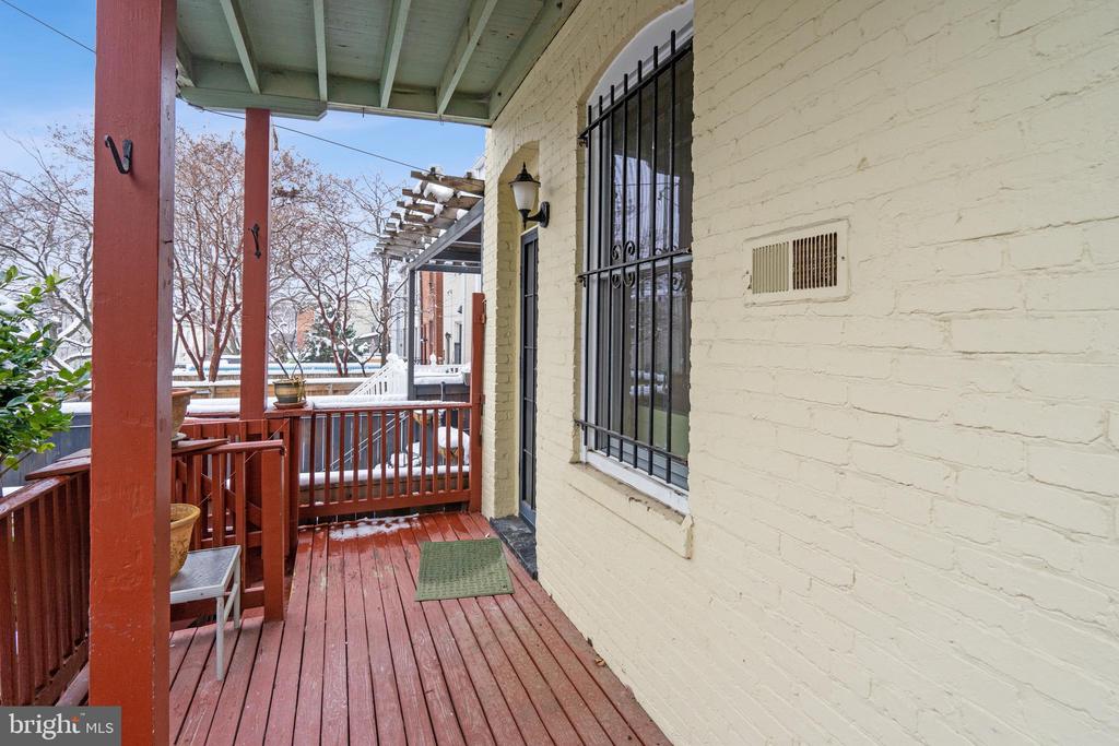 153 E STREET SE