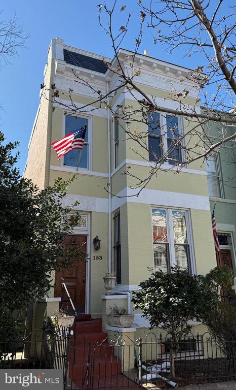 153 E STREET SE