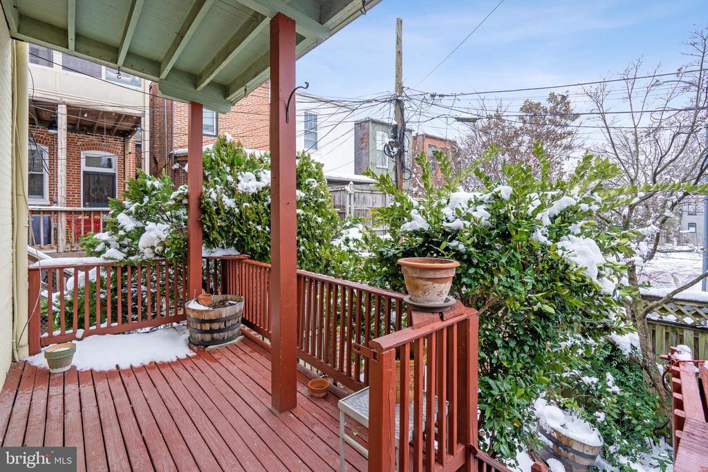153 E STREET SE