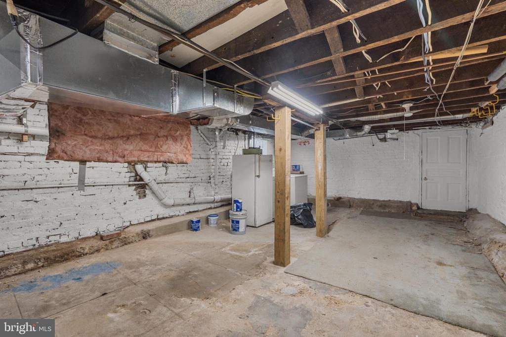 153 E STREET SE
