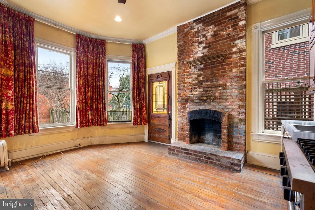 308 5TH STREET SE