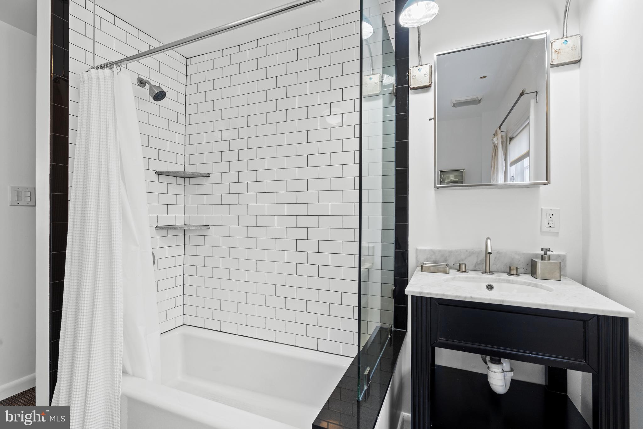 7 9TH STREET SE