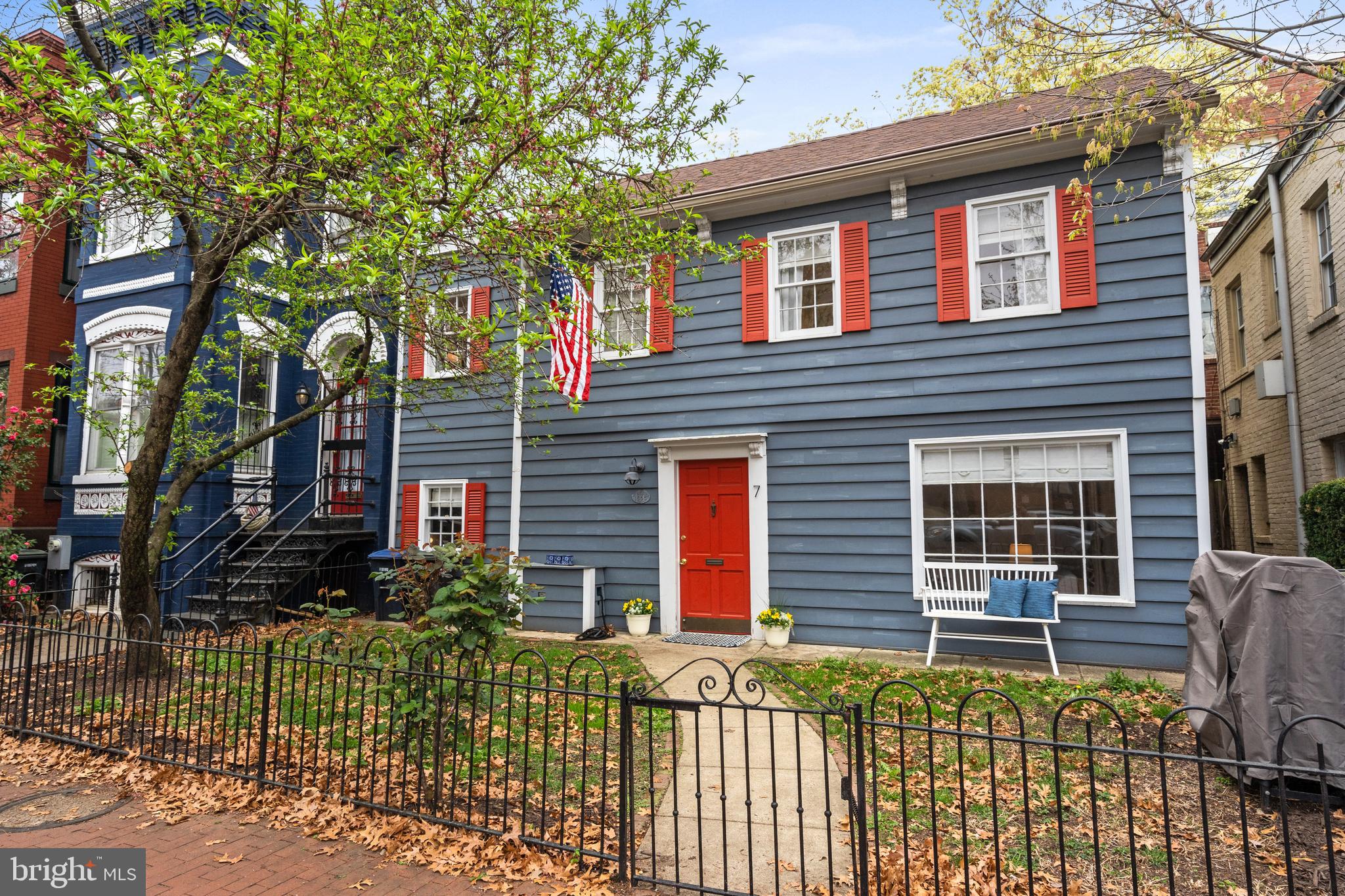 7 9TH STREET SE