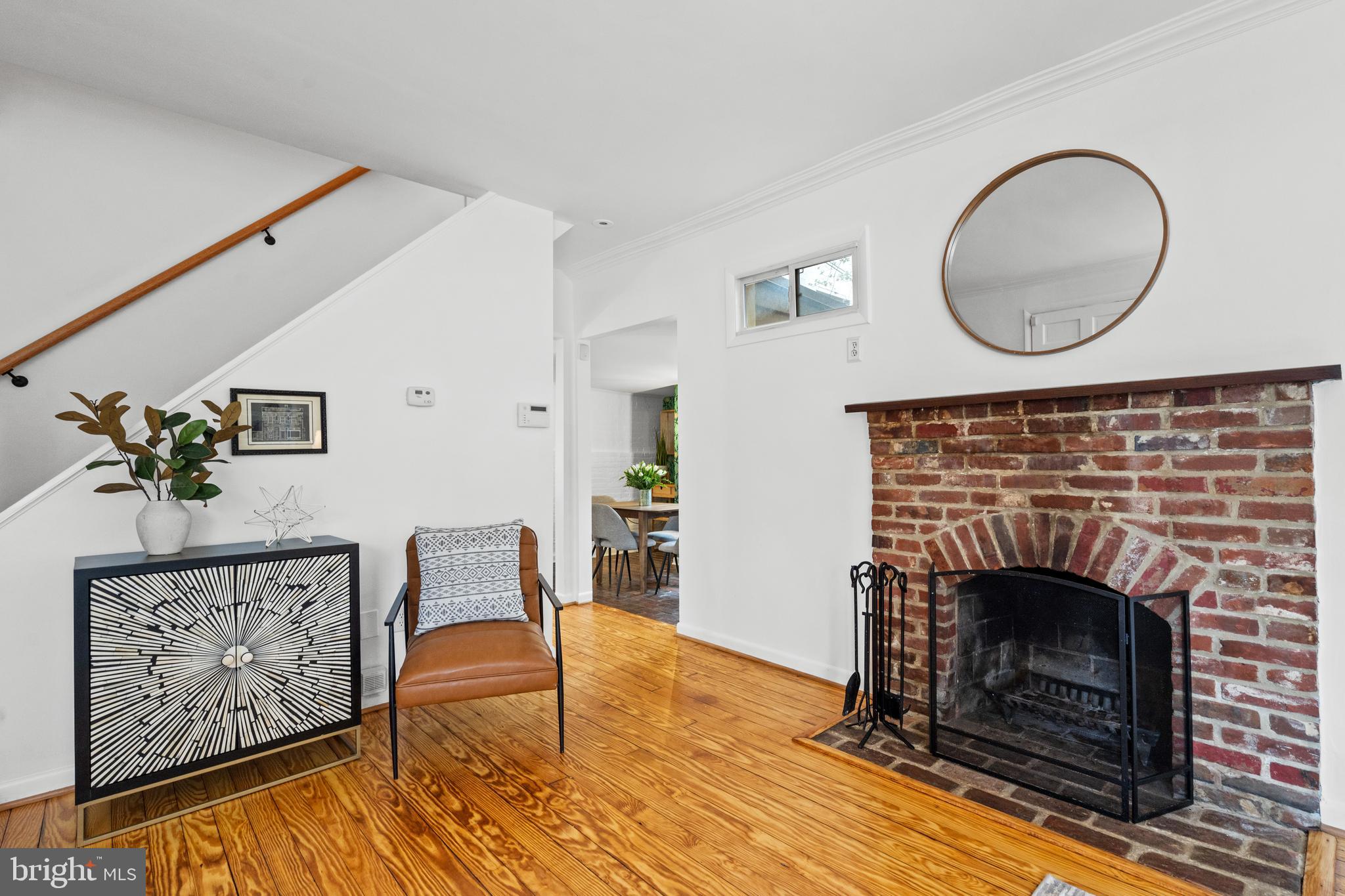 7 9TH STREET SE