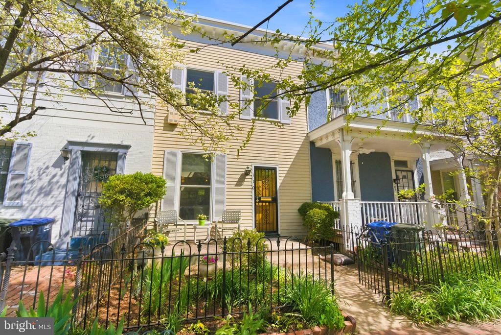 110 6TH STREET SE