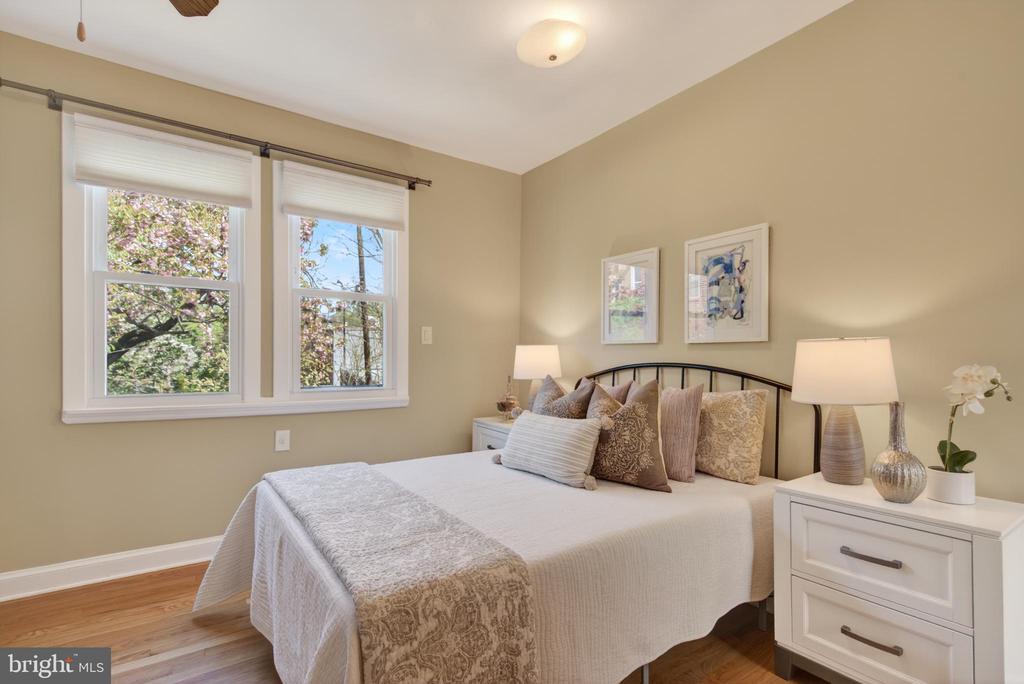 110 6TH STREET SE