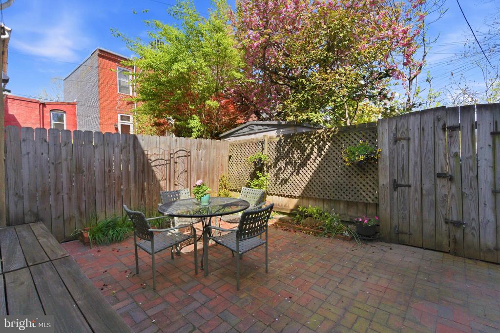 110 6TH STREET SE
