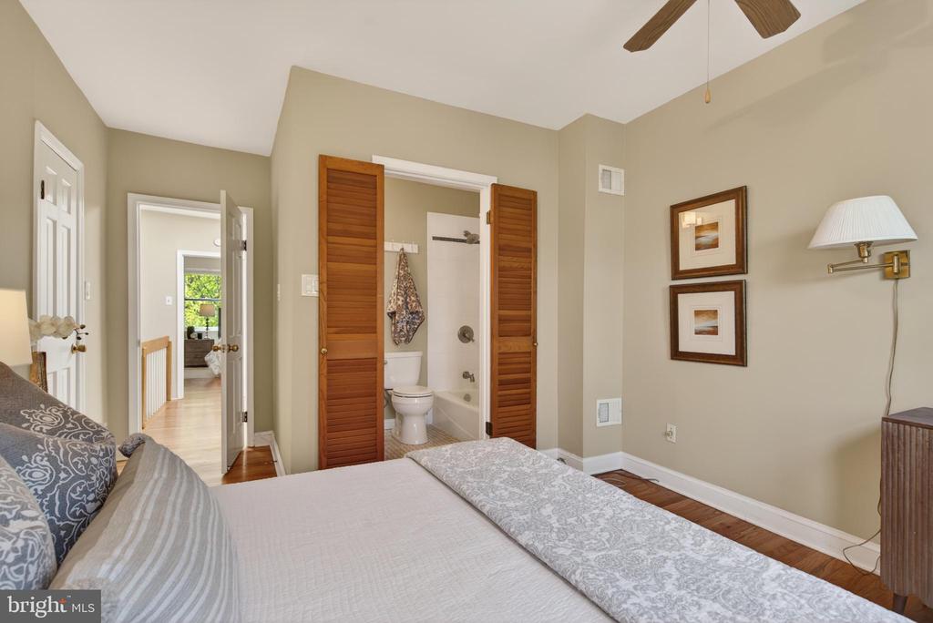 110 6TH STREET SE