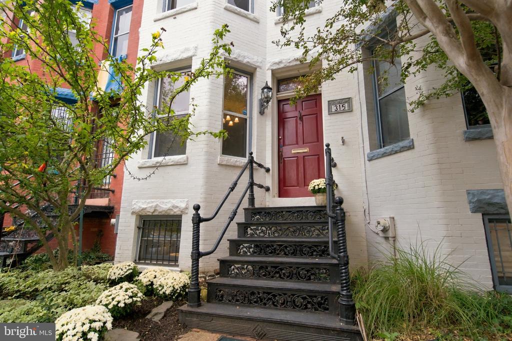 315 E STREET SE