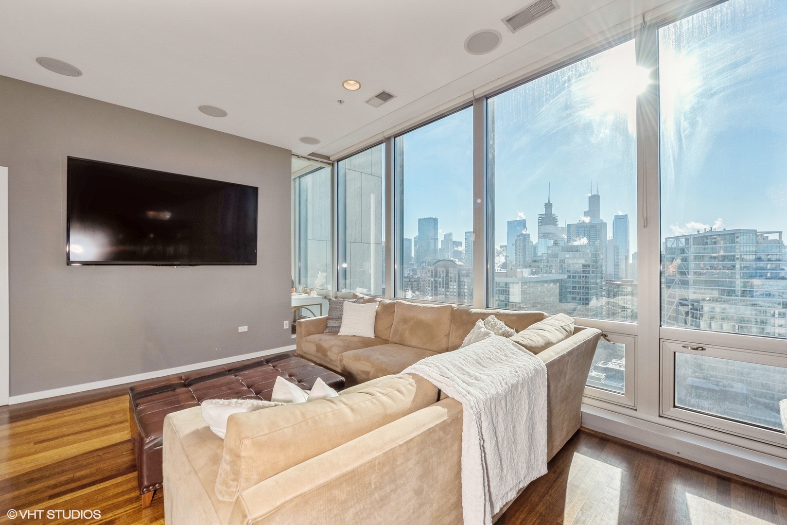 500 W Superior Street Unit: 1911