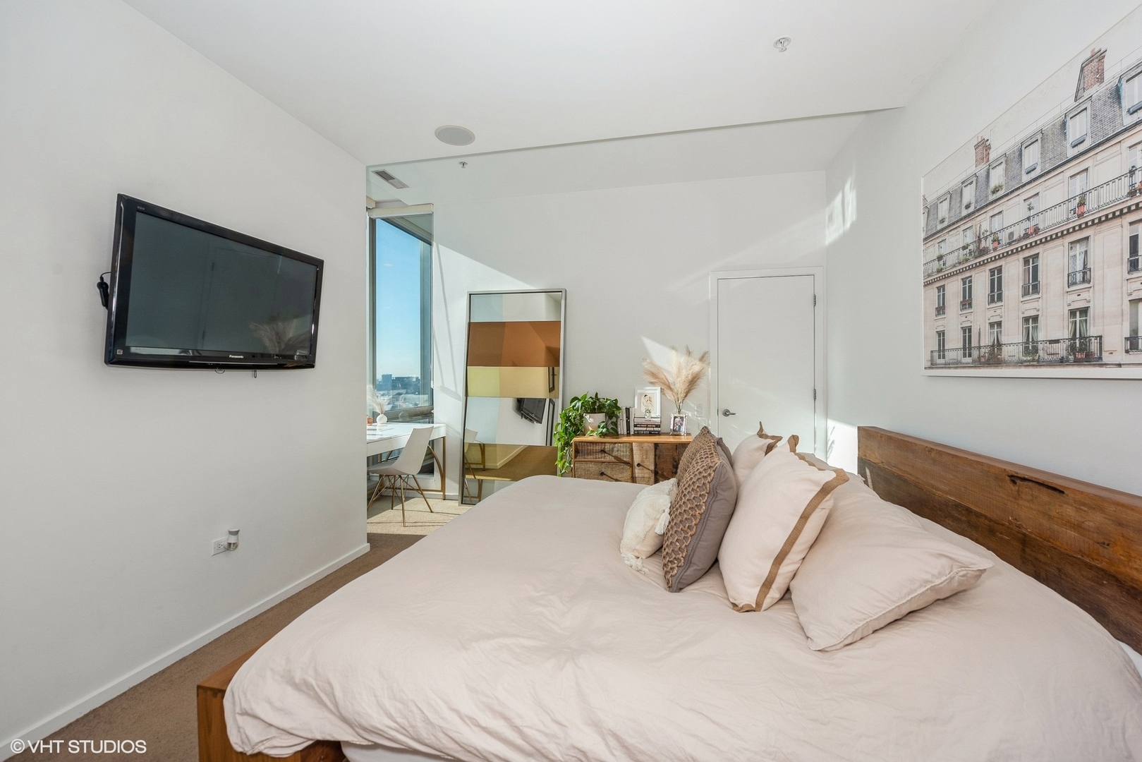 500 W Superior Street Unit: 1911