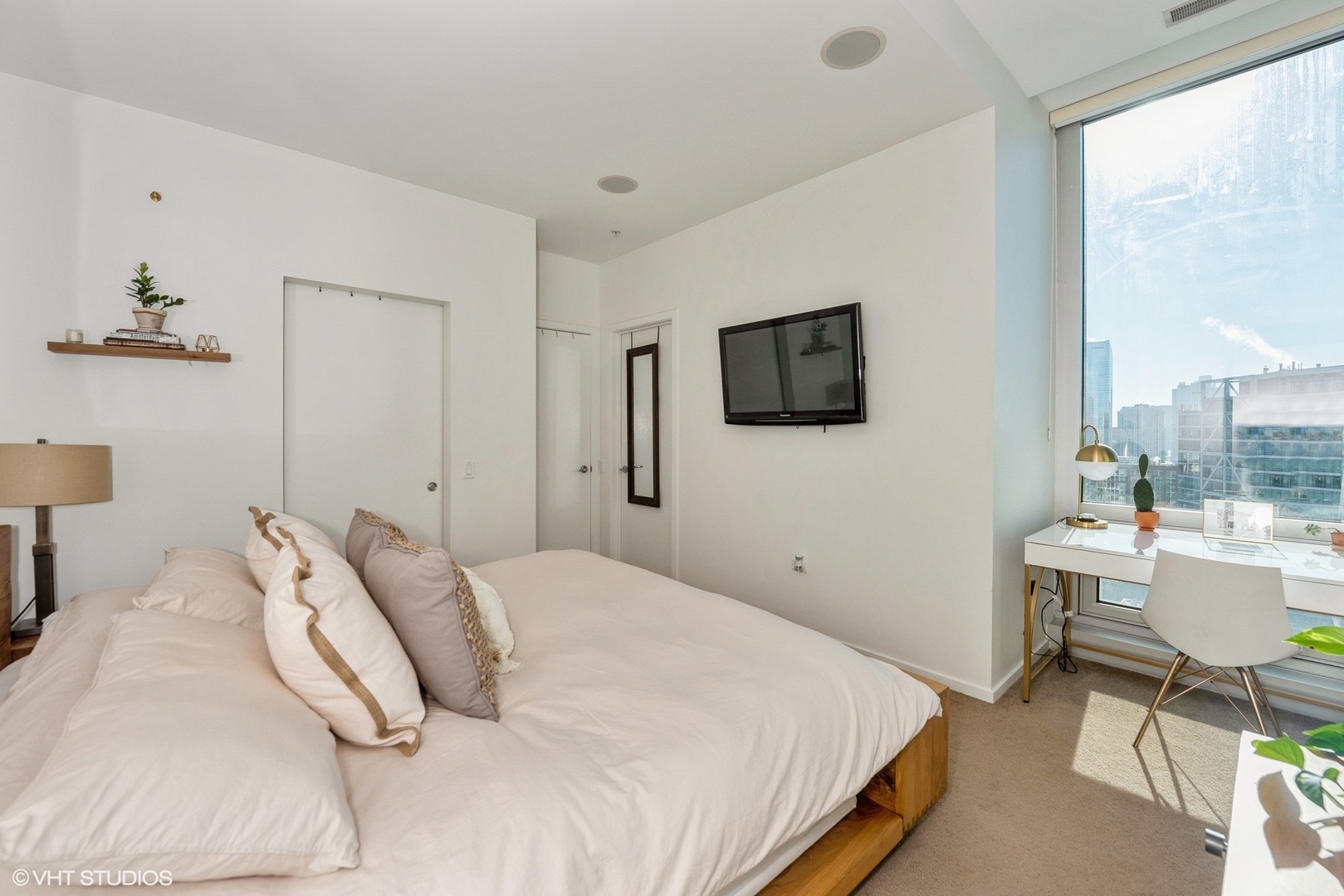 500 W Superior Street Unit: 1911