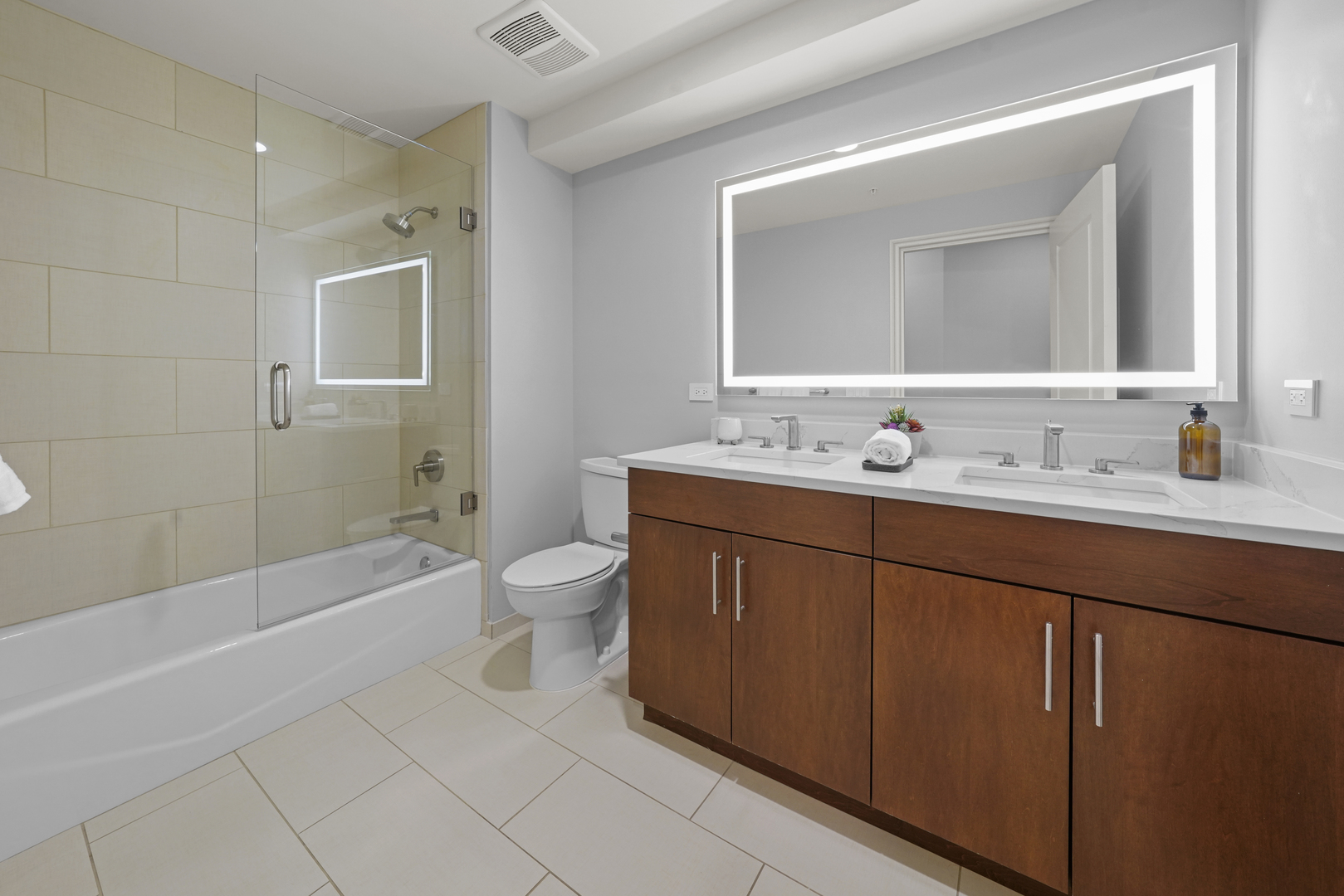 850 N Lake Shore Drive Unit: 204