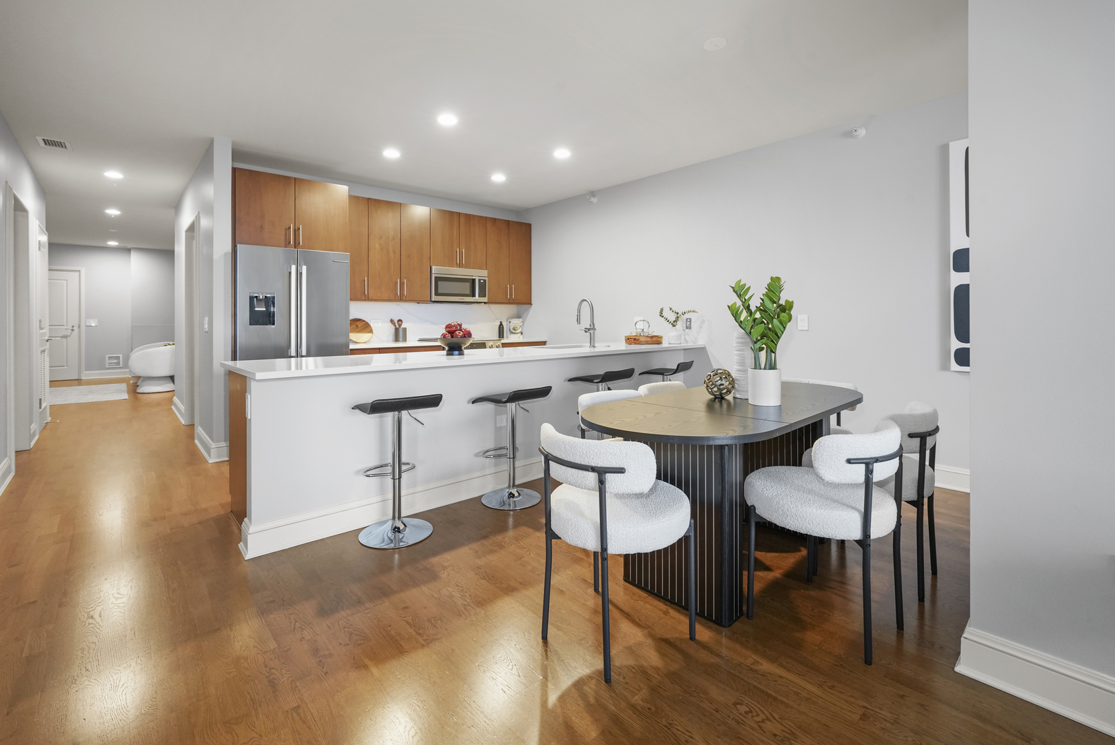 850 N Lake Shore Drive Unit: 204