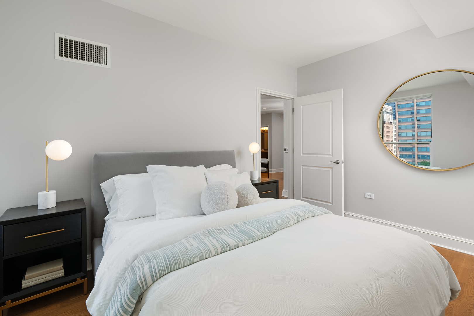 850 N Lake Shore Drive Unit: 1810
