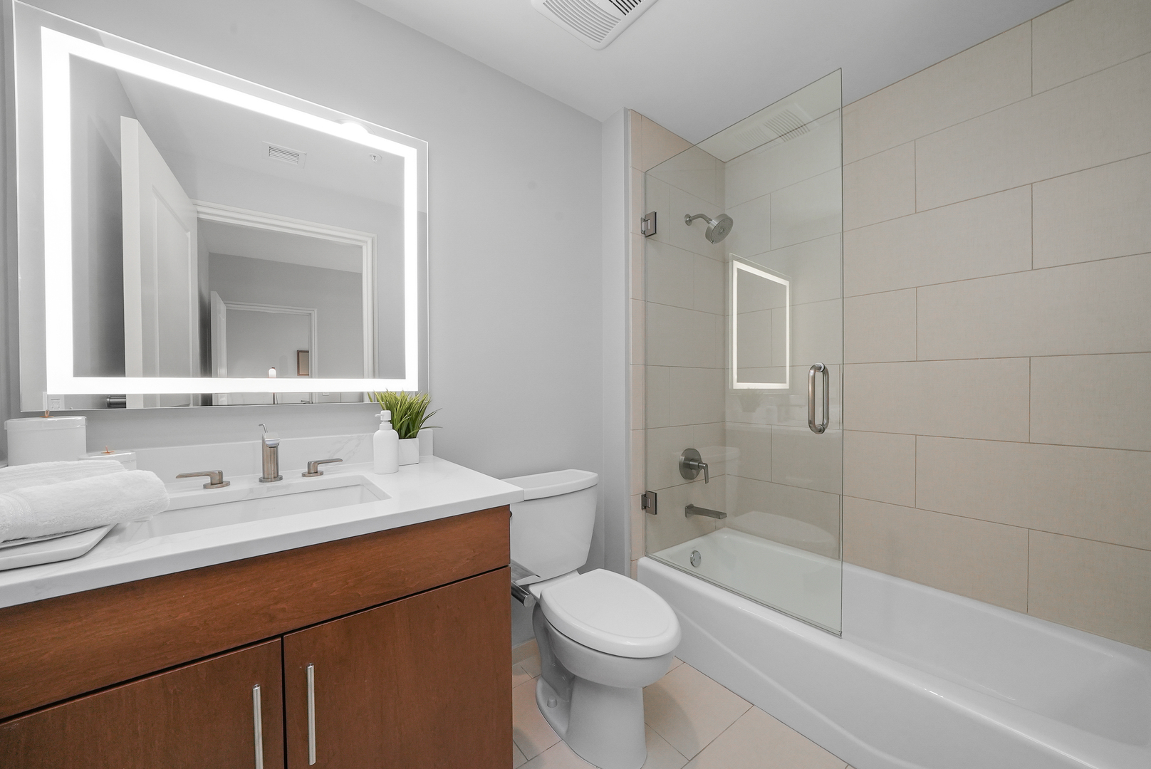 850 N Lake Shore Drive Unit: 1810