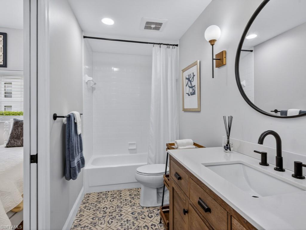 764 Eagle Creek DR # 104