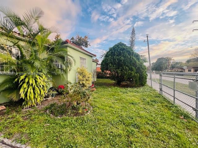 10621 NW 5th Ave