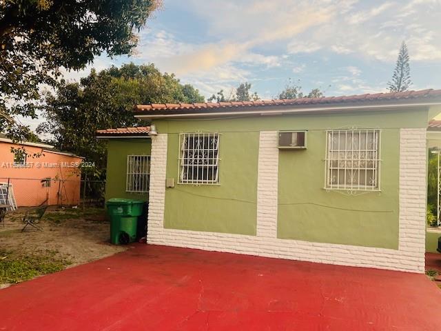 10621 NW 5th Ave