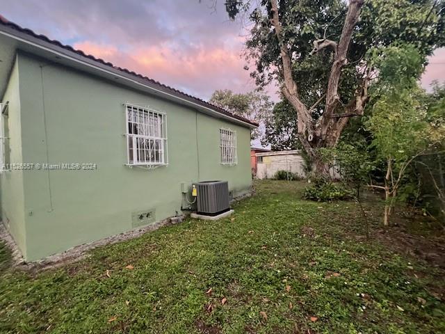 10621 NW 5th Ave